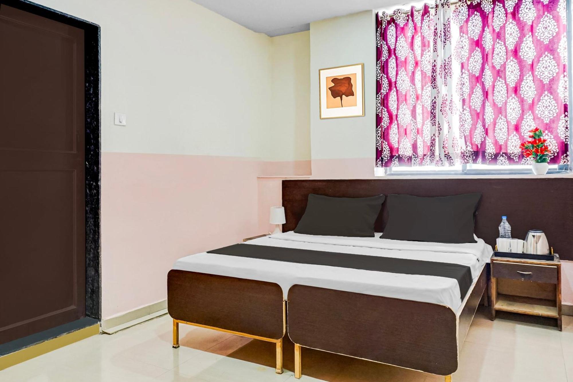 Hotel O Royal Lodge Koregaon Экстерьер фото