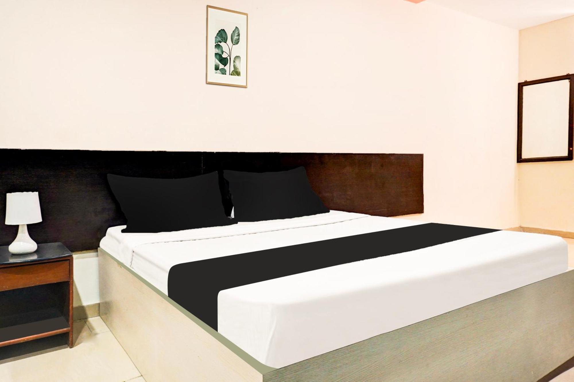 Hotel O Royal Lodge Koregaon Экстерьер фото