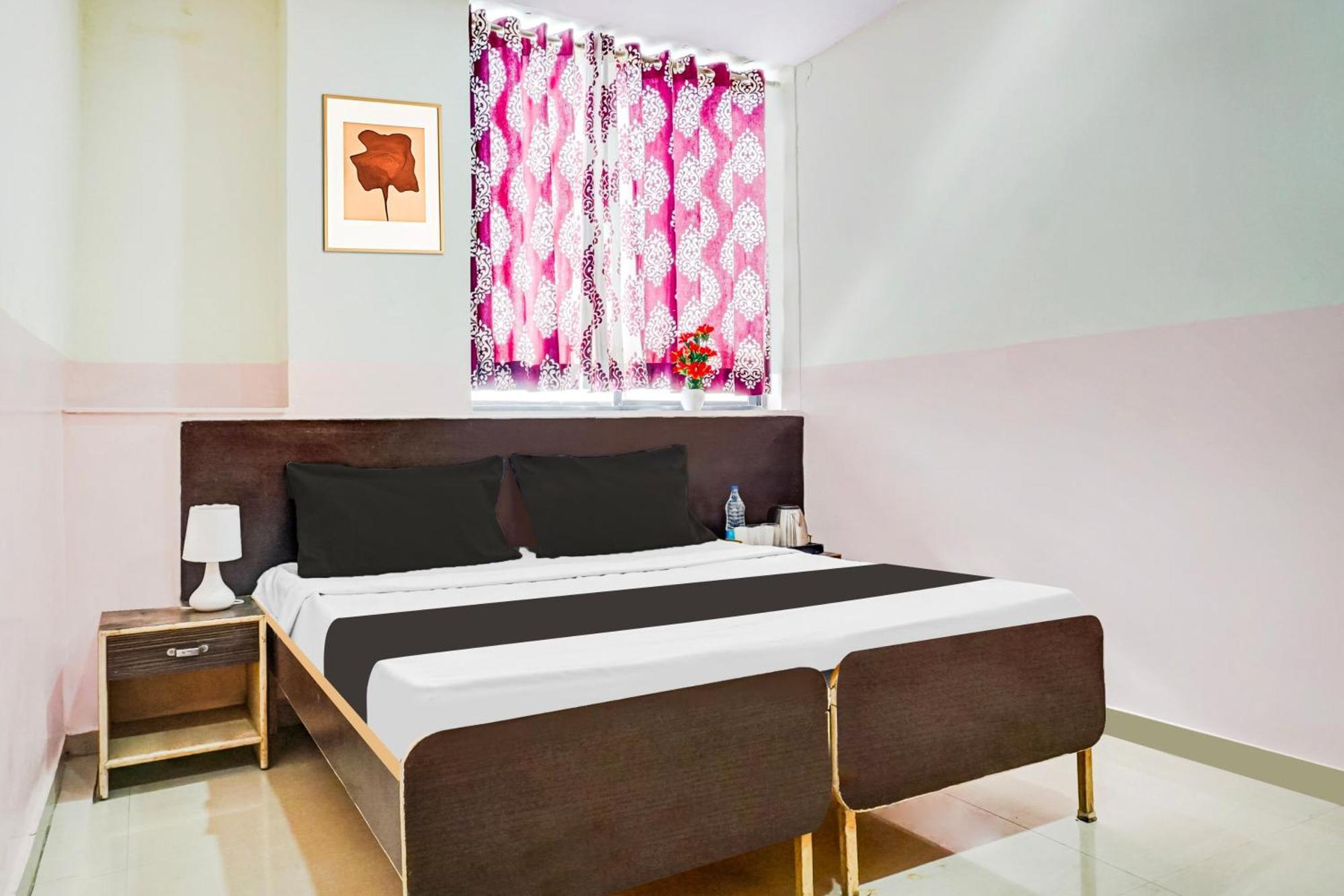 Hotel O Royal Lodge Koregaon Экстерьер фото